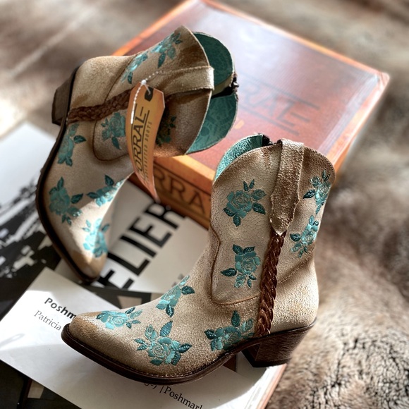 Corral Rose Embroidery Ankle Western Boots - Picture 10 of 13